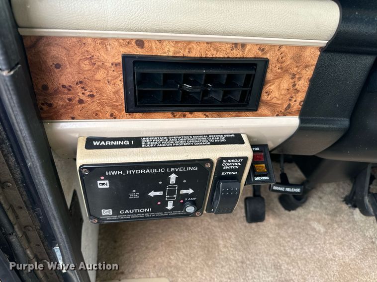 image for item EN4512 1996 Winnebago Adventure RV