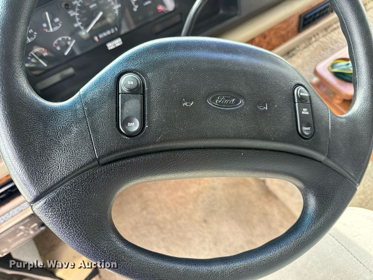 image for item EN4512 1996 Winnebago Adventure RV