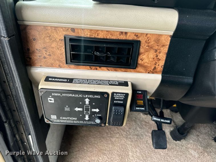 image for item EN4512 1996 Winnebago Adventure RV