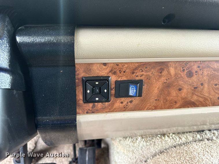 image for item EN4512 1996 Winnebago Adventure RV