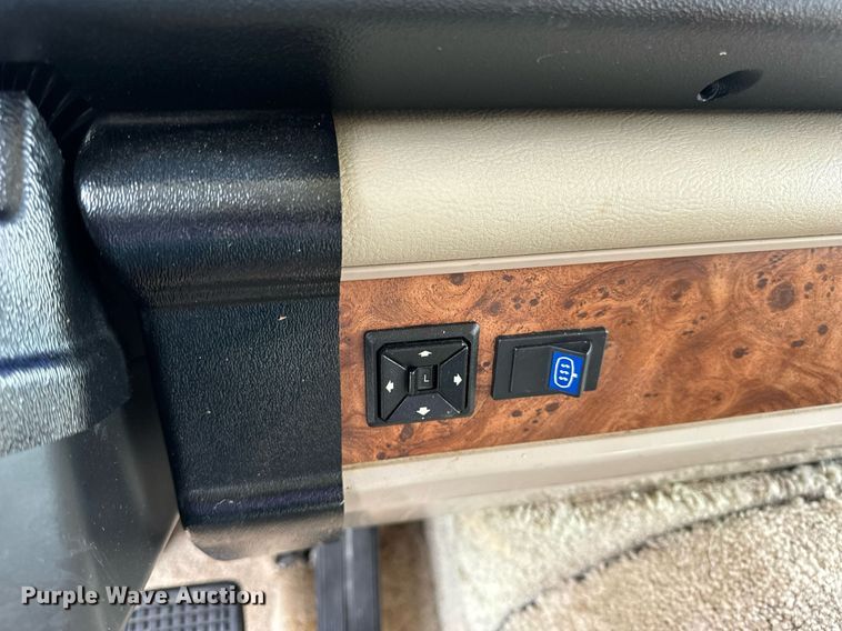 image for item EN4512 1996 Winnebago Adventure RV