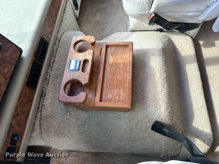 image for item EN4512 1996 Winnebago Adventure RV