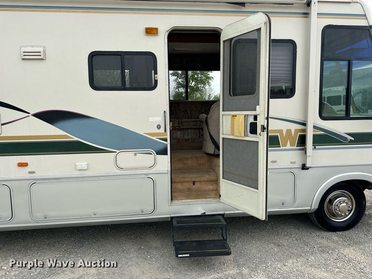 image for item EN4512 1996 Winnebago Adventure RV