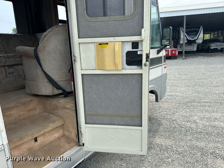 image for item EN4512 1996 Winnebago Adventure RV