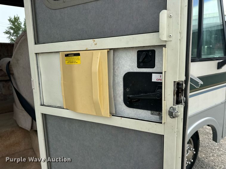 image for item EN4512 1996 Winnebago Adventure RV