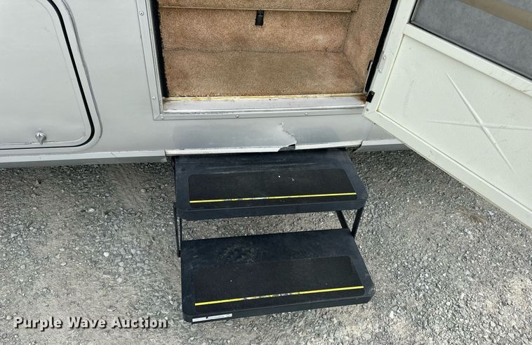 image for item EN4512 1996 Winnebago Adventure RV