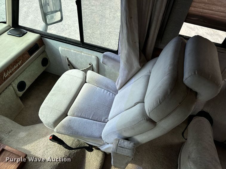 image for item EN4512 1996 Winnebago Adventure RV