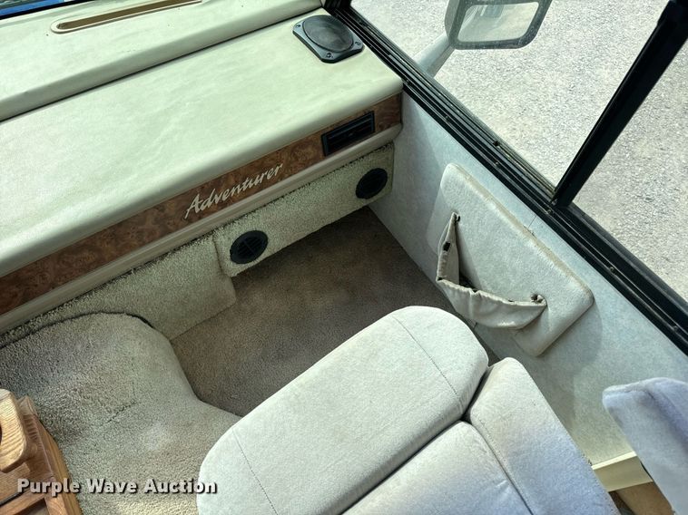 image for item EN4512 1996 Winnebago Adventure RV