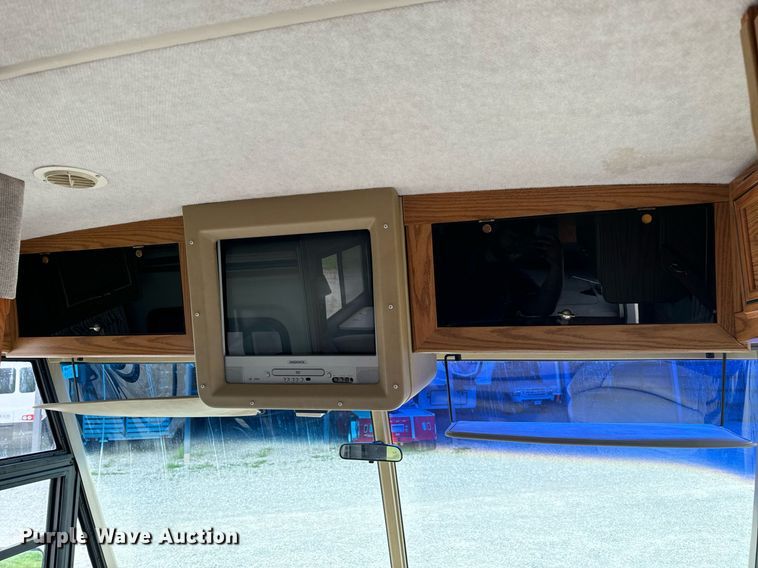 image for item EN4512 1996 Winnebago Adventure RV