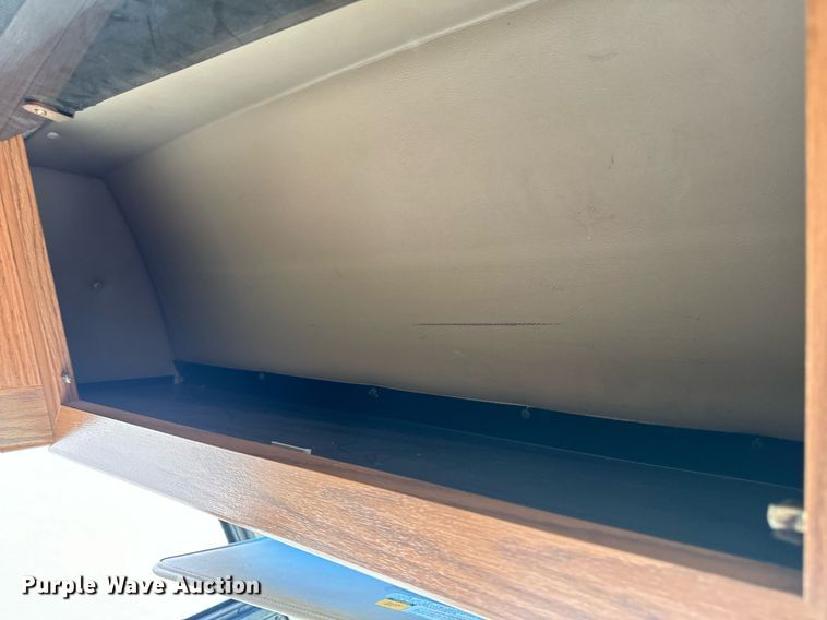 image for item EN4512 1996 Winnebago Adventure RV