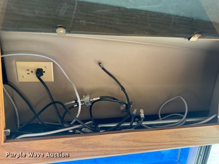 image for item EN4512 1996 Winnebago Adventure RV