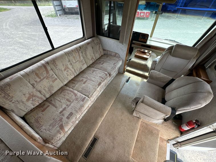 image for item EN4512 1996 Winnebago Adventure RV