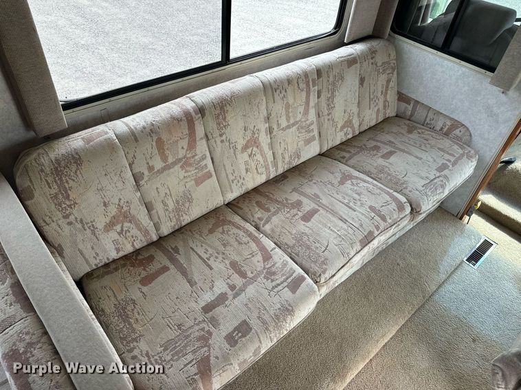 image for item EN4512 1996 Winnebago Adventure RV