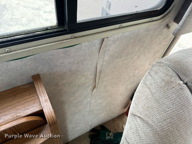 image for item EN4512 1996 Winnebago Adventure RV