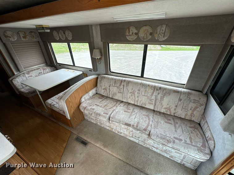 image for item EN4512 1996 Winnebago Adventure RV