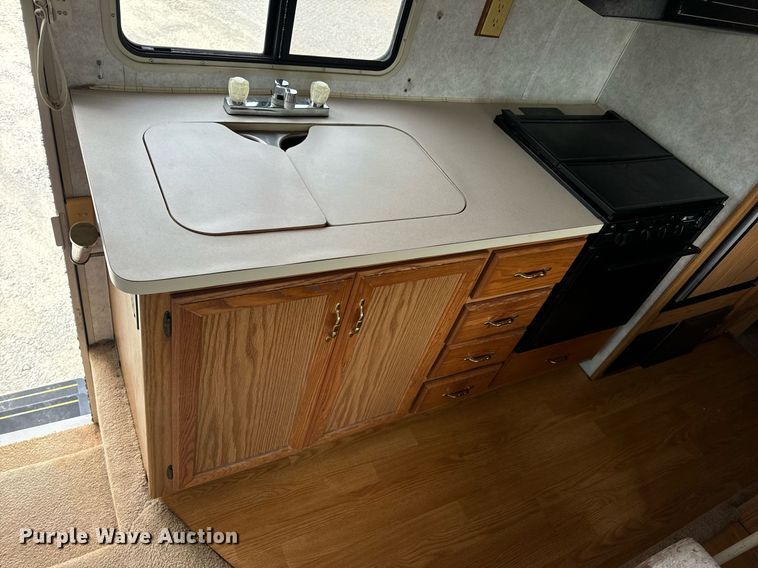 image for item EN4512 1996 Winnebago Adventure RV