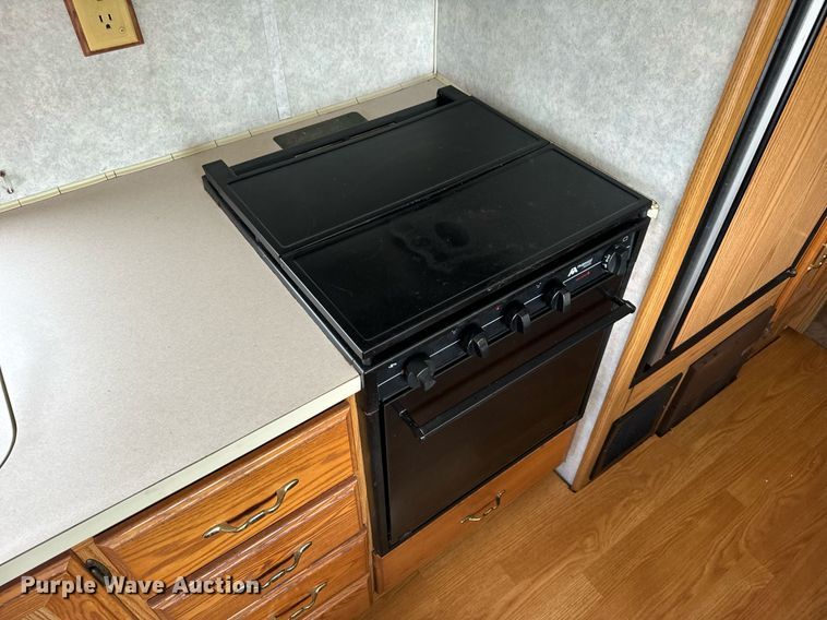 image for item EN4512 1996 Winnebago Adventure RV