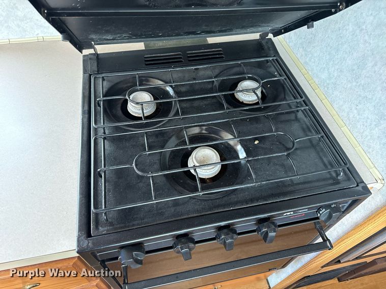 image for item EN4512 1996 Winnebago Adventure RV