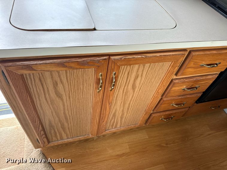 image for item EN4512 1996 Winnebago Adventure RV