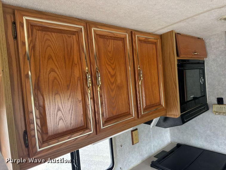 image for item EN4512 1996 Winnebago Adventure RV