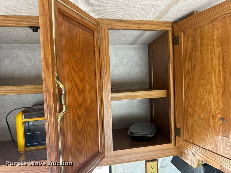 image for item EN4512 1996 Winnebago Adventure RV