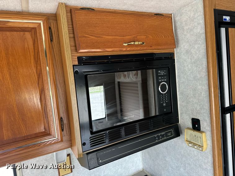 image for item EN4512 1996 Winnebago Adventure RV