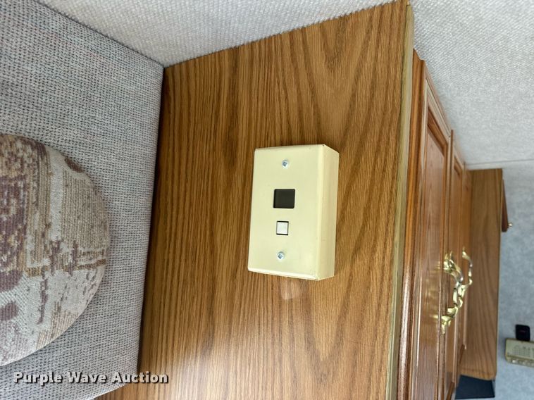 image for item EN4512 1996 Winnebago Adventure RV