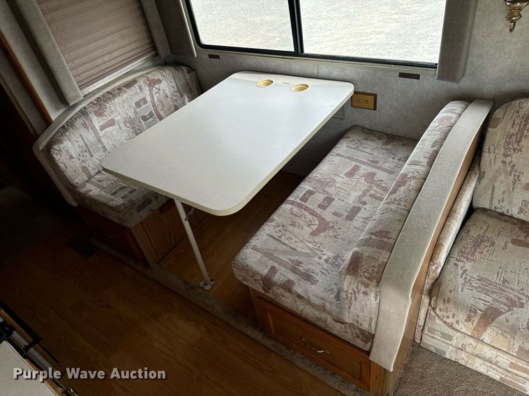 image for item EN4512 1996 Winnebago Adventure RV