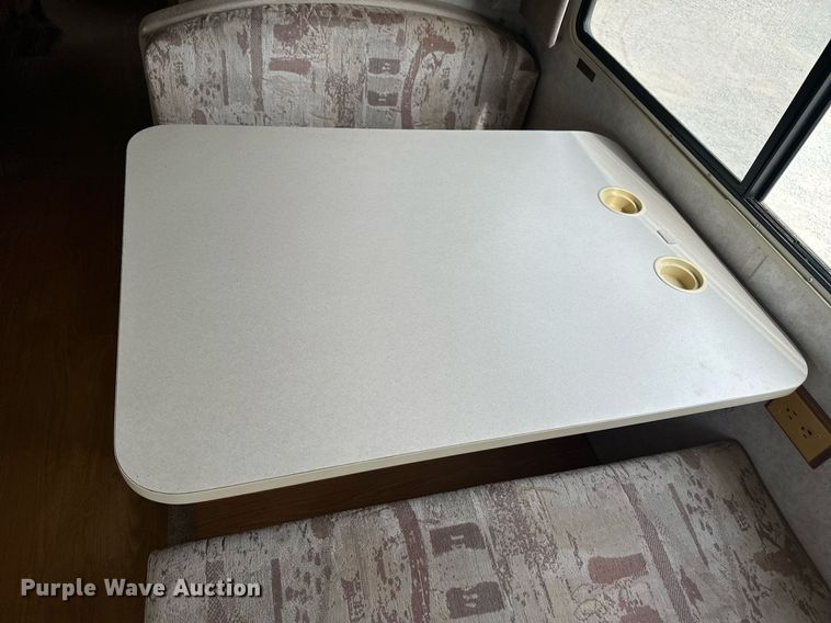 image for item EN4512 1996 Winnebago Adventure RV