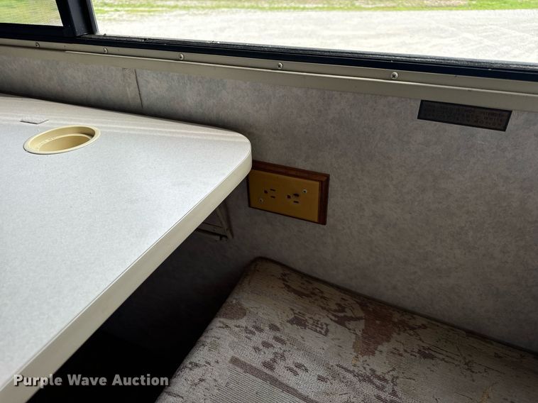 image for item EN4512 1996 Winnebago Adventure RV