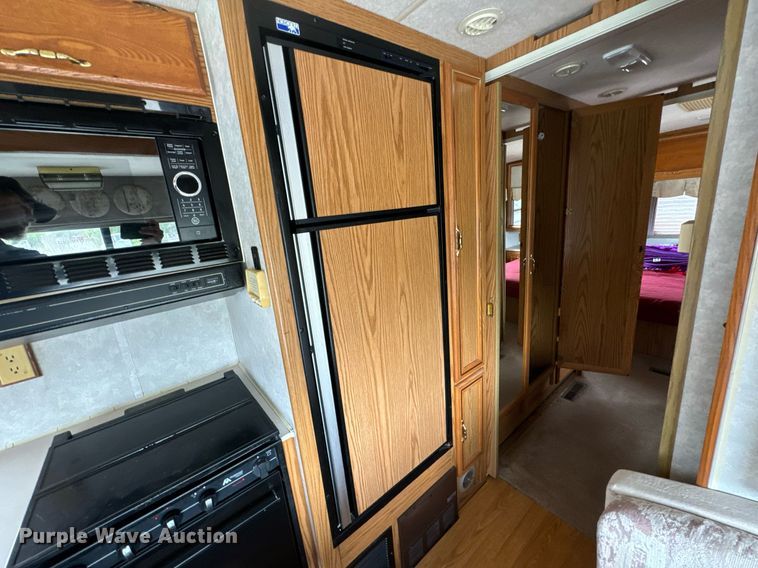 image for item EN4512 1996 Winnebago Adventure RV