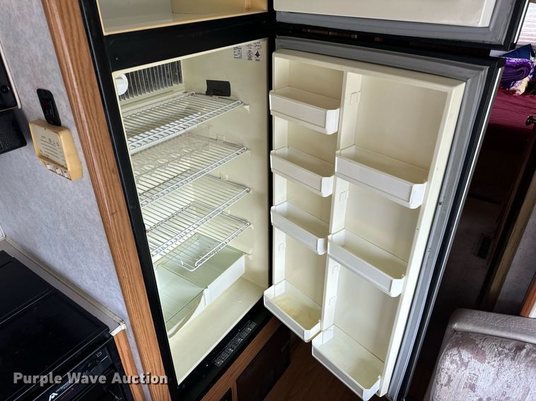 image for item EN4512 1996 Winnebago Adventure RV