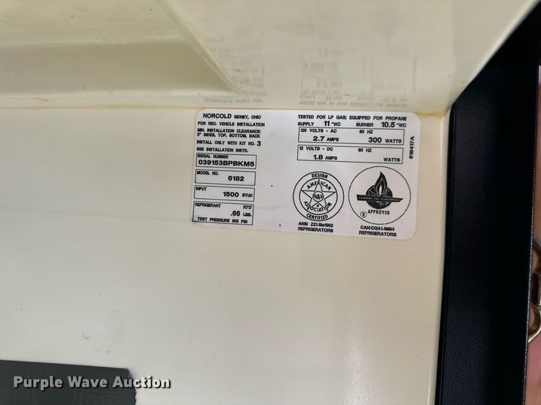 image for item EN4512 1996 Winnebago Adventure RV