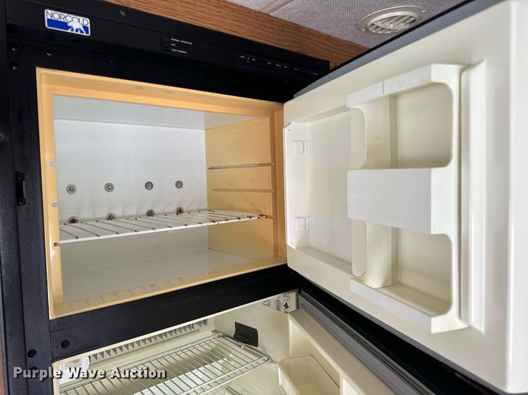 image for item EN4512 1996 Winnebago Adventure RV