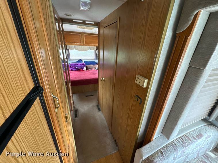 image for item EN4512 1996 Winnebago Adventure RV