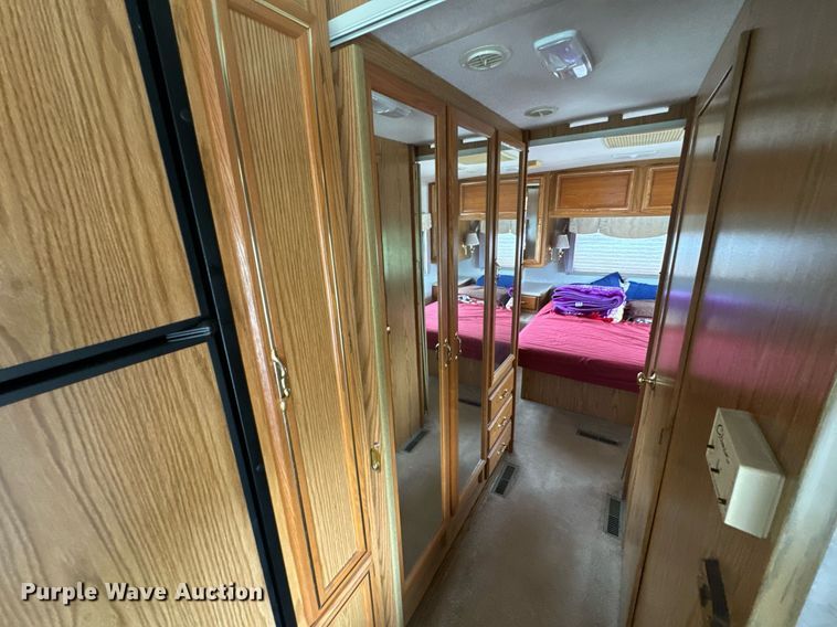 image for item EN4512 1996 Winnebago Adventure RV