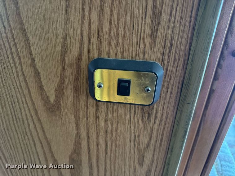 image for item EN4512 1996 Winnebago Adventure RV