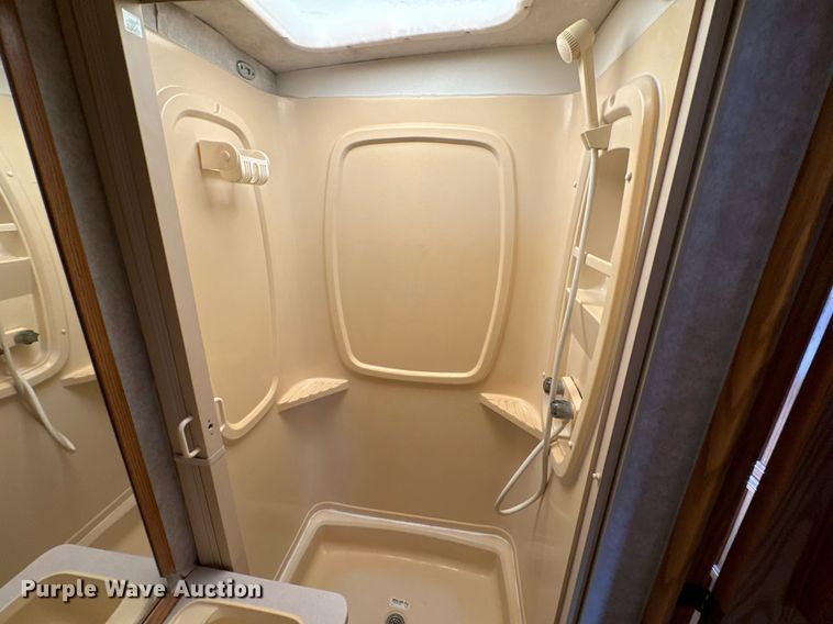 image for item EN4512 1996 Winnebago Adventure RV