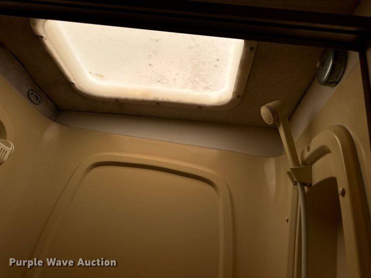 image for item EN4512 1996 Winnebago Adventure RV