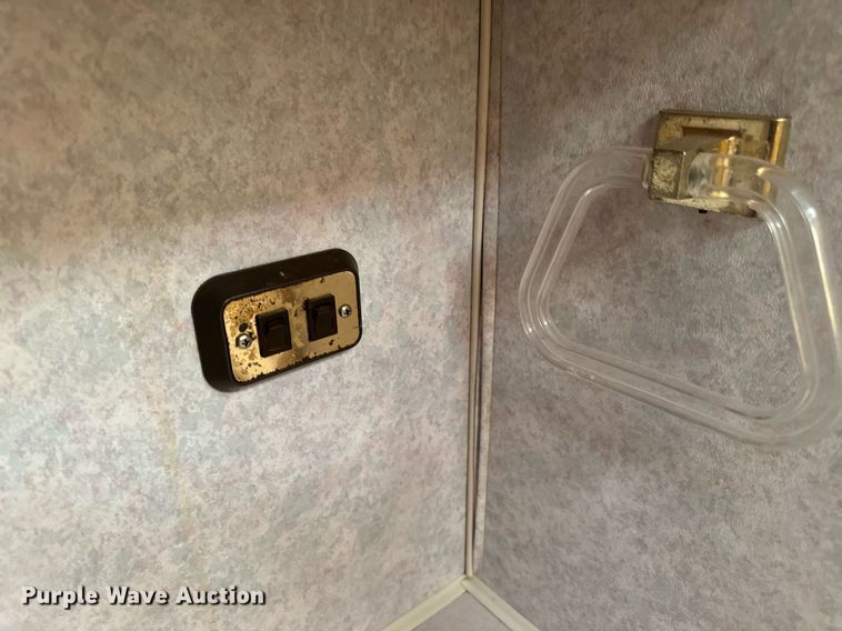 image for item EN4512 1996 Winnebago Adventure RV