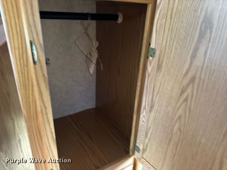 image for item EN4512 1996 Winnebago Adventure RV