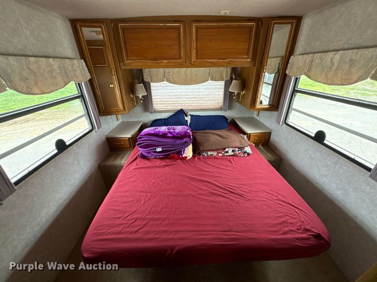 image for item EN4512 1996 Winnebago Adventure RV