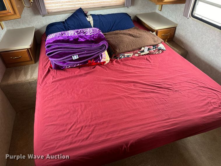 image for item EN4512 1996 Winnebago Adventure RV