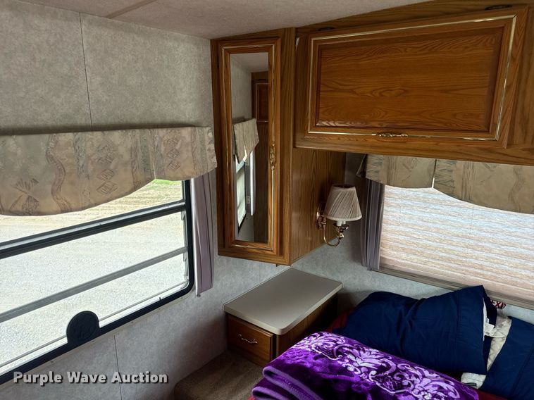 image for item EN4512 1996 Winnebago Adventure RV