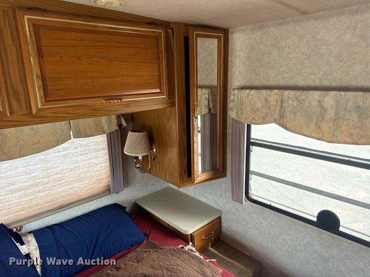 image for item EN4512 1996 Winnebago Adventure RV