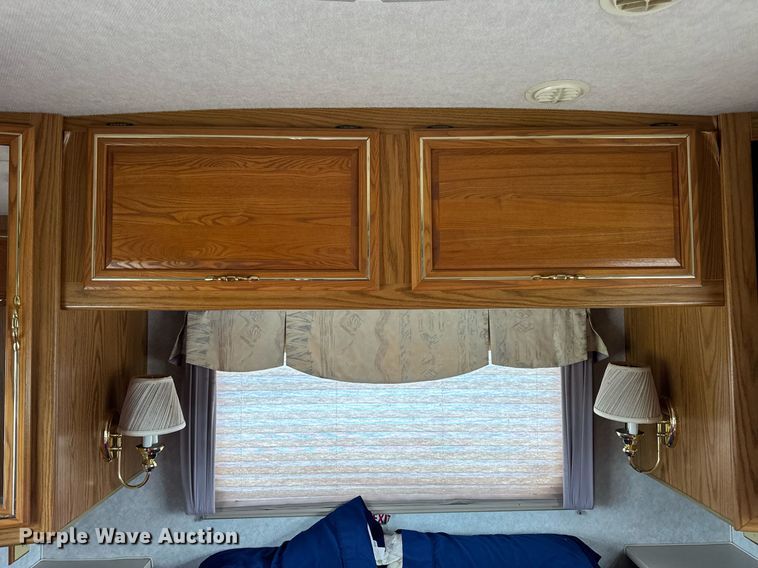 image for item EN4512 1996 Winnebago Adventure RV