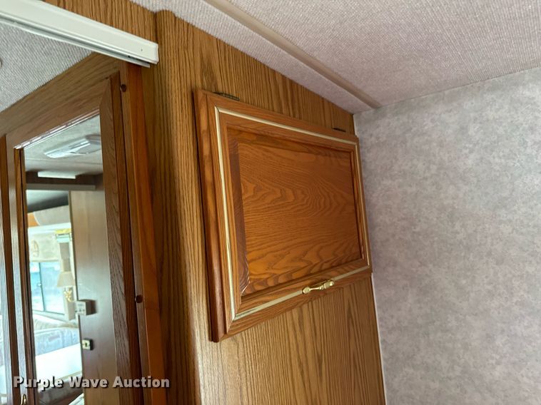 image for item EN4512 1996 Winnebago Adventure RV