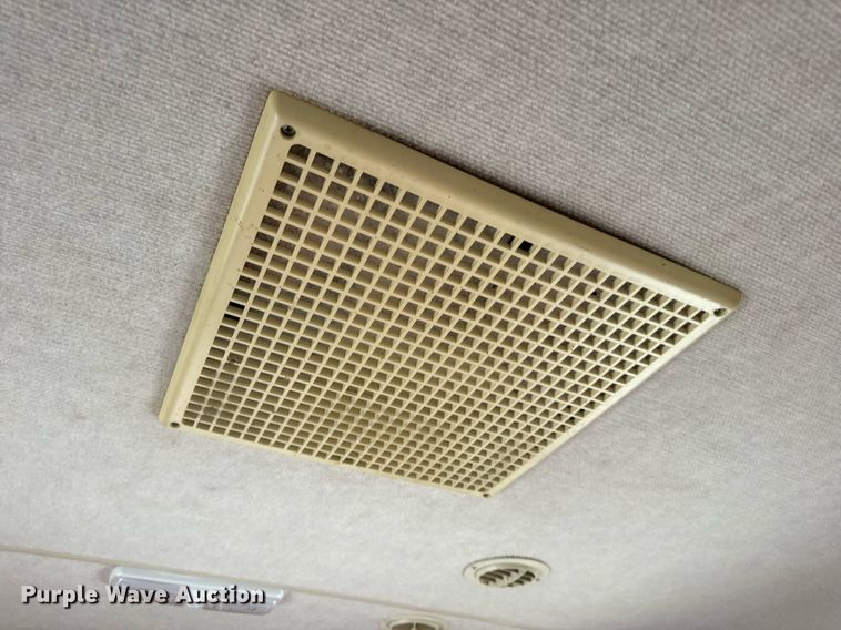 image for item EN4512 1996 Winnebago Adventure RV