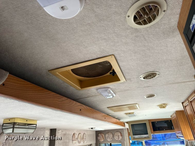 image for item EN4512 1996 Winnebago Adventure RV