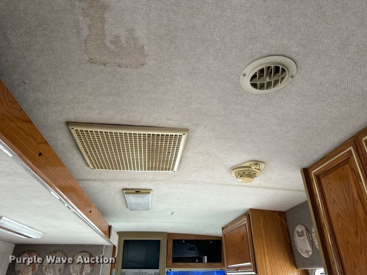 image for item EN4512 1996 Winnebago Adventure RV